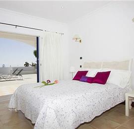 5 Bedroom Villa with Pool in Puerto Calero, Sleeps 10